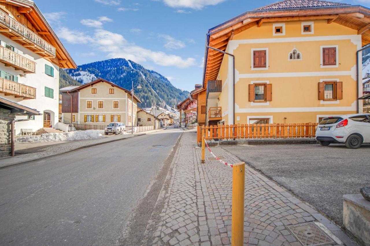 Appartamento Aloch Pozza di Fassa Bagian luar foto